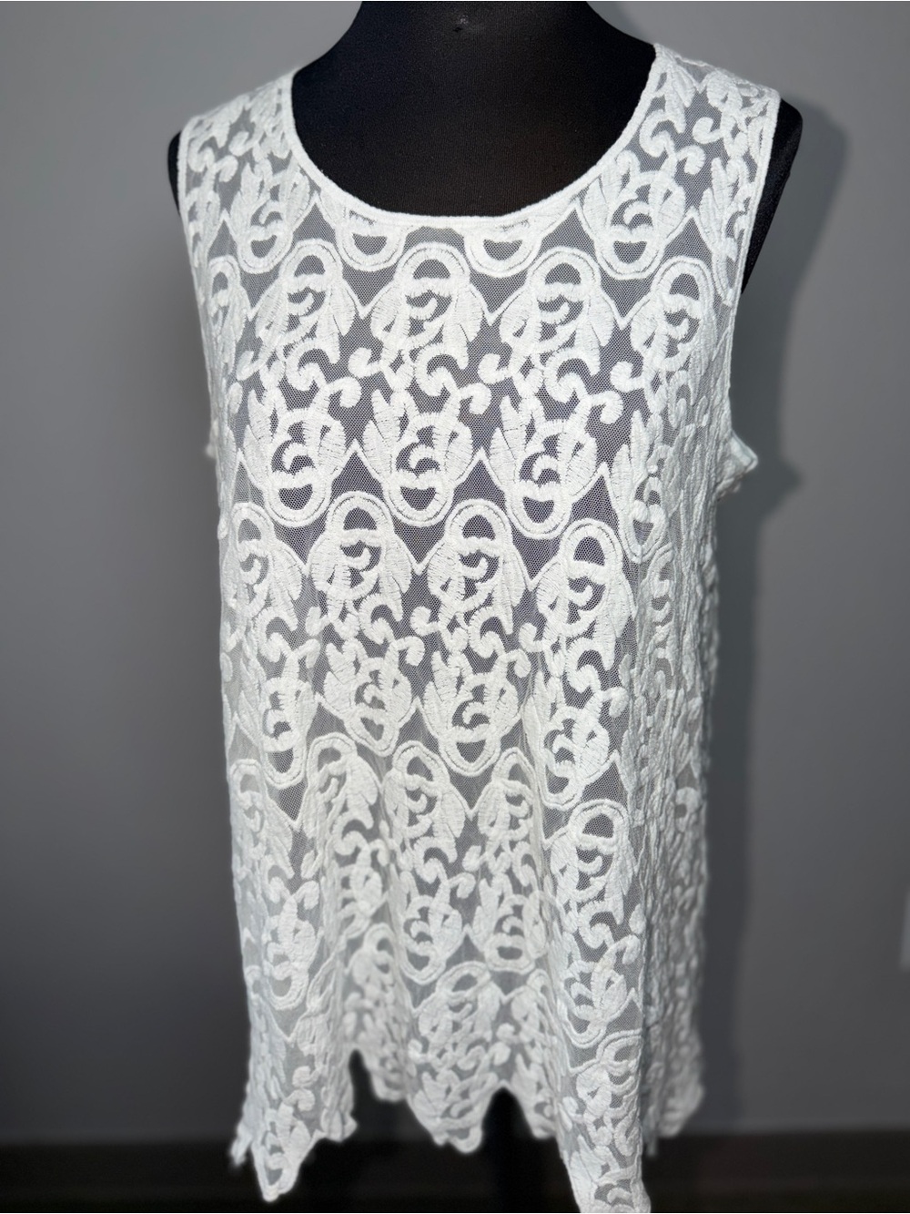 Capri Ivory Lace Sleeveless Open Back Split Hem Tunic Top Approx L/XL